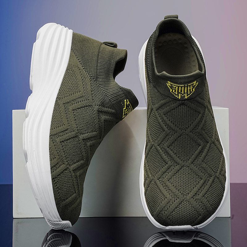 男性用、つま先部分が非常に広く、履きやすいニットスニーカー。 - Sneaker Box のレビューと価格