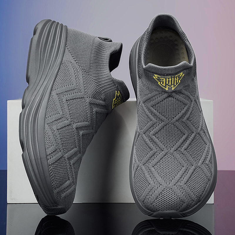 男性用、つま先部分が非常に広く、履きやすいニットスニーカー。 - Sneaker Box のレビューと価格