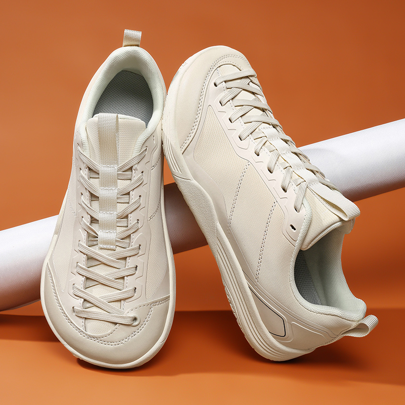 つま先部分が広く、カジュアルなスニーカー。通気性があり、軽量 - Sneaker Box のレビューと価格